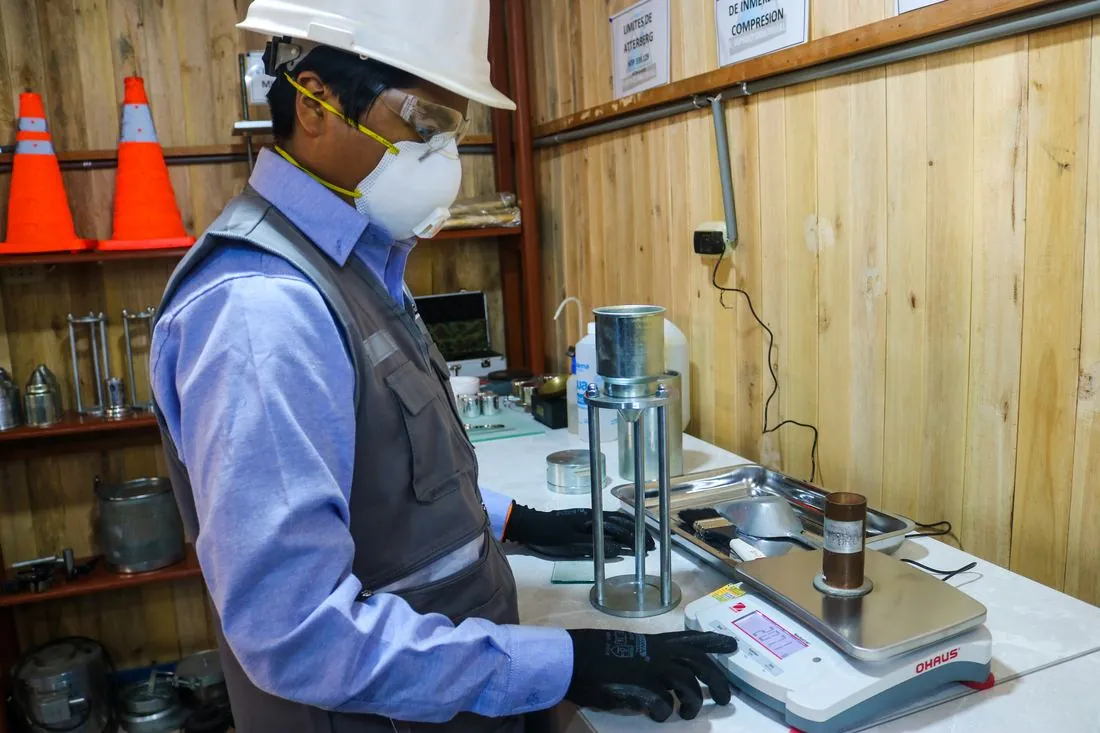 Ensayo de angularidad de agregado fino en laboratorio