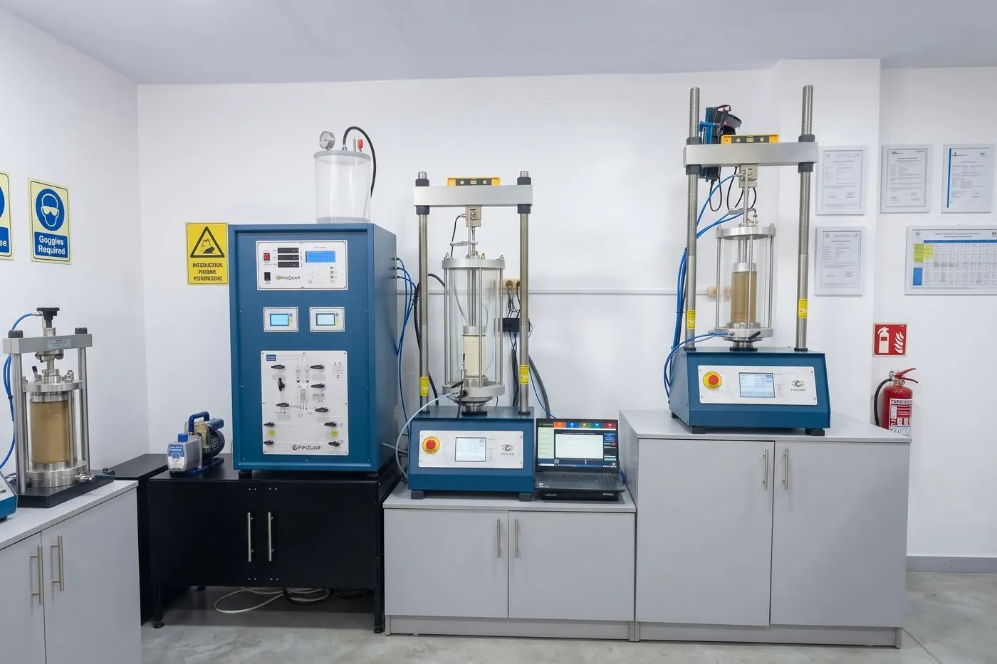 Equipos digitales de compresión triaxial y CBR de última generación